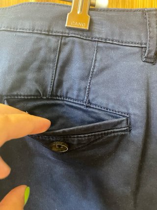 Pantalones cortos azul marino tipo bermuda