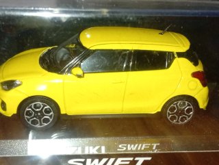 1/43 Suzuki Swift sport concesionario