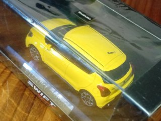 1/43 Suzuki Swift sport concesionario