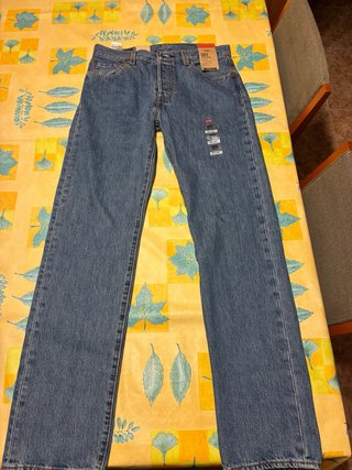 Dos pantalones levi’s 501 original talla:  W32-L30