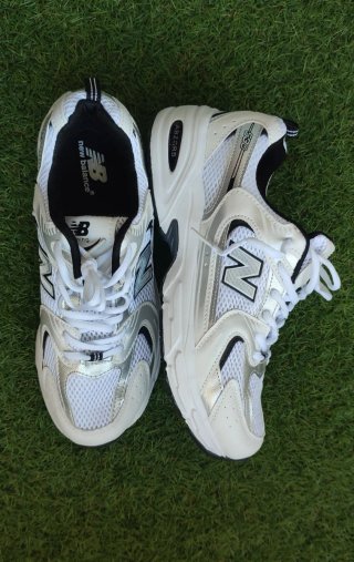 Zapatillas New B Talla 44 Plata y Blanco