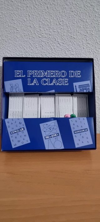 Juego de mesa niños. El primero de la clase