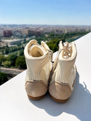 Zapatillas Zara altas beige/blancas Talla 40