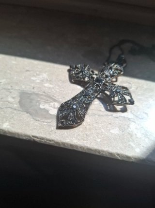 Collana con ciondolo a croce