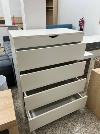 Cómoda blanca con espejo