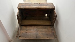 Baúl antiguo de madera para TV o almacenaje