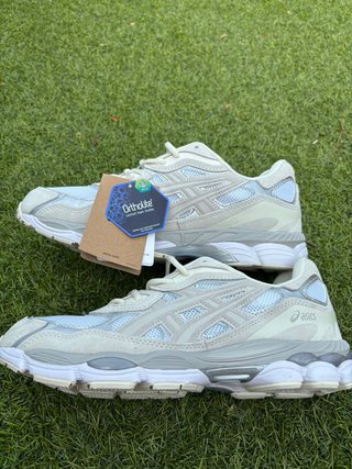 Asics Gel-NYC Gris y Blanco