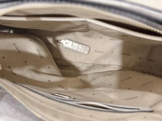 Bolso Guess Beige y Dorado
