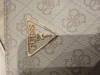 Bolso Guess Beige y Dorado