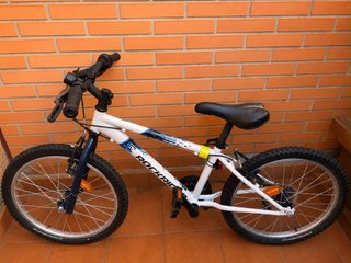 Bicicleta Rockrider Blanca y Azul