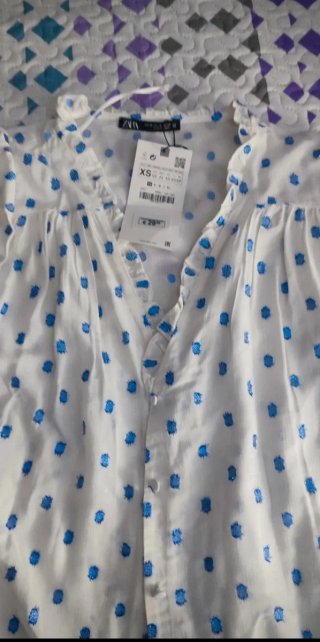 Camisa Zara Topos  es XS pero da talla una S ampli