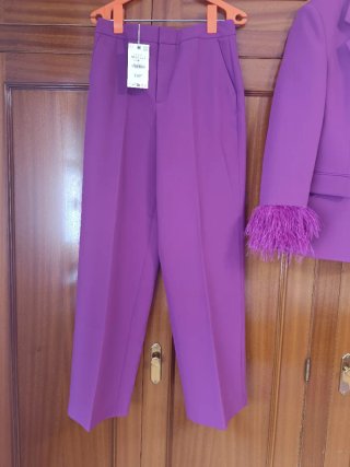 Traje Zara plumas americana y pantalón M