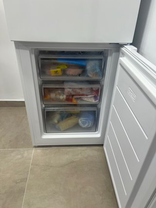 Frigorífico Combi EDESA 262 L – Como nuevo.