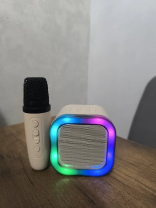 Altavoz Bluetooth con Micrófono y Luces LED