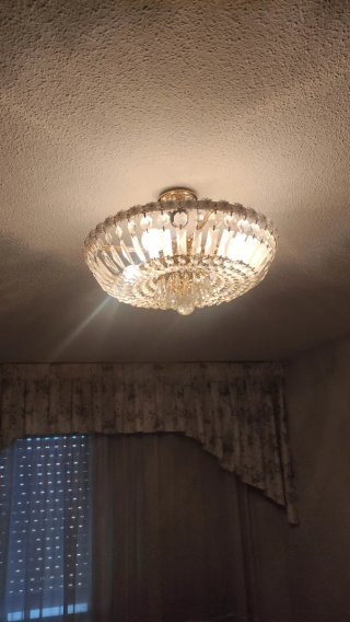 Lámpara de techo dorada de cristal