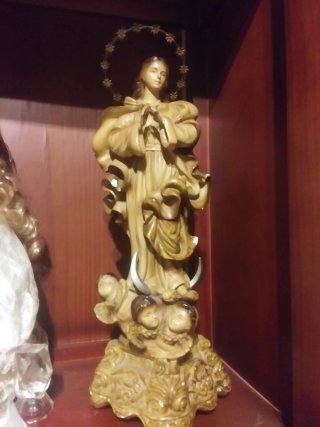 Figura religiosa Virgen María con ángeles