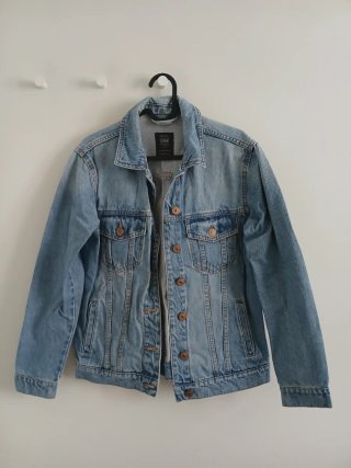 Cazadora vaquera Bershka