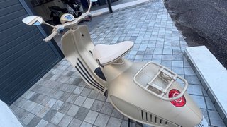 Vespa 946 Oro mate, serie limitada