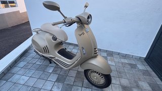 Vespa 946 Oro mate, serie limitada