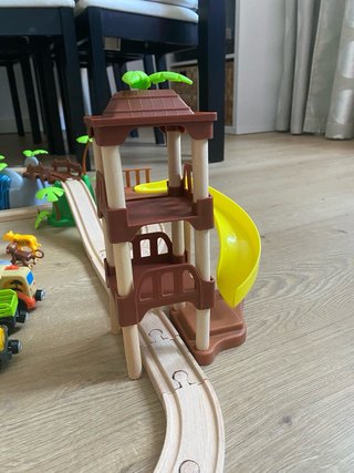 Tren de madera jungla con accesorios