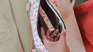 Bolso hecho a mano floral rosa.
