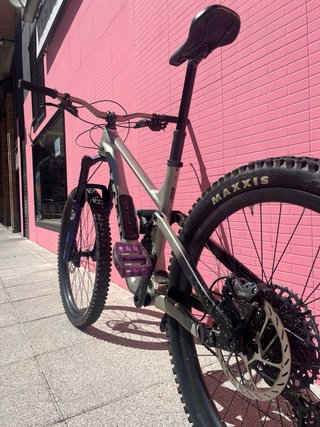 Bicicleta de enduro Marin Alpine Trail XR 2024