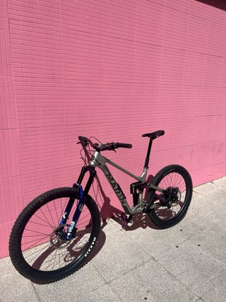Bicicleta de enduro Marin Alpine Trail XR 2024