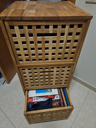 Mueble de baño con ruedas de madera