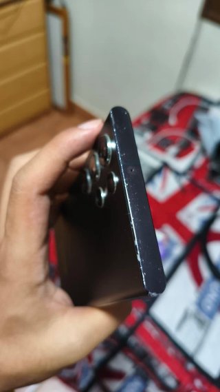 Samsung Galaxy S22 Ultra con scatola e telefono