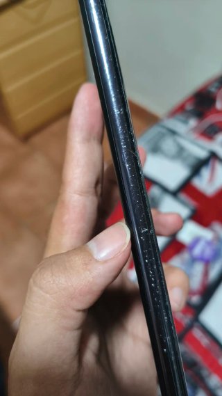 Samsung Galaxy S22 Ultra con scatola e telefono