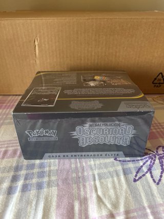 ETB Pokemon TCG Oscuridad Absoluta Caja entrenador
