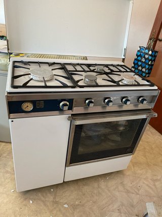 Cocina de gas blanca