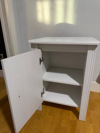 Set di due comodini in legno bianco Ikea