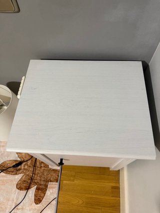 Set di due comodini in legno bianco Ikea