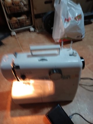 Máquina de coser Lervia