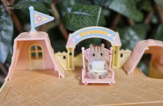 Lote Sylvanian Families: Noria, Escuela y Castillo