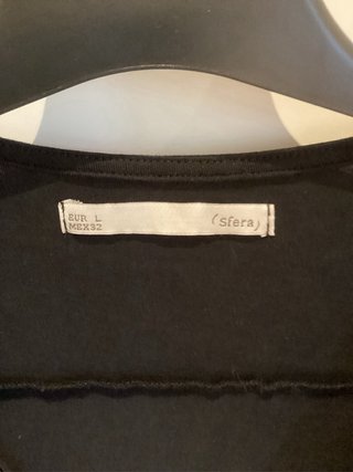 Camiseta negra con pedrería talla L