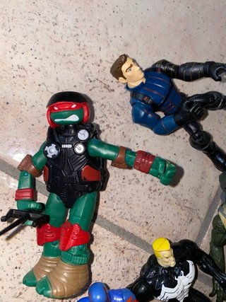 Lotto Giocattoli Assortiti Marvel & TMNT