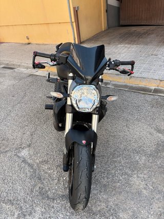 Ducati Monster 821 - Naked