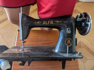 Máquina coser Alfa antigua
