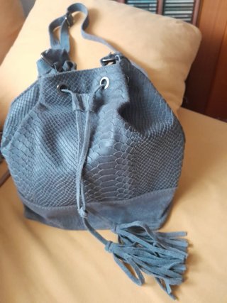 Bolso de piel gris