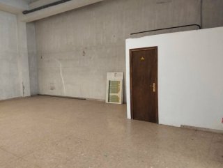 Se alquila local comercial