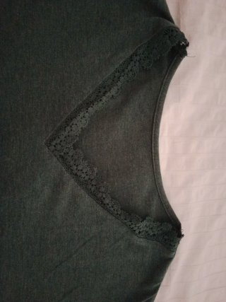 Camiseta verde con encaje