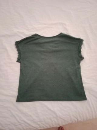 Camiseta verde con encaje
