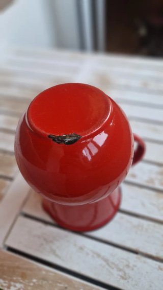 Jarra lechera esmaltada roja