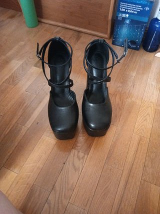 Tacones negros piel sintética