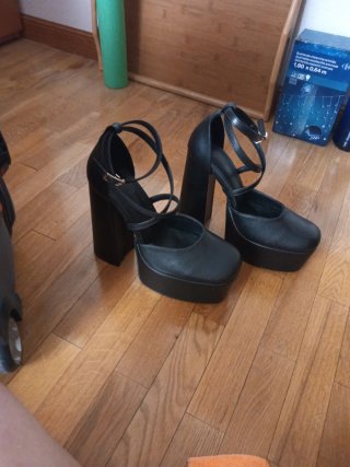 Tacones negros piel sintética