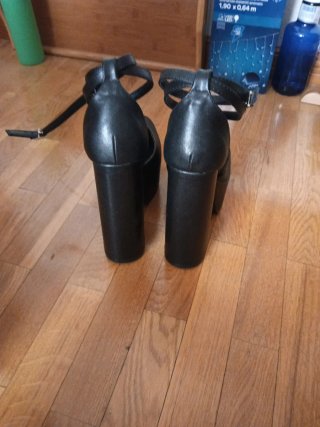Tacones negros piel sintética