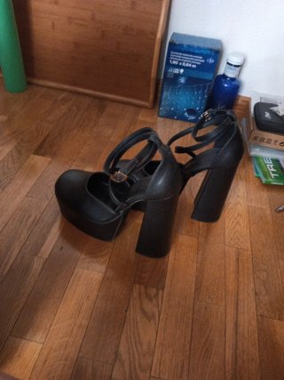 Tacones negros piel sintética