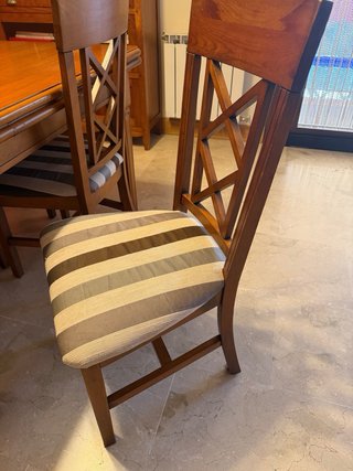 Mesa de comedor con 4 sillas
